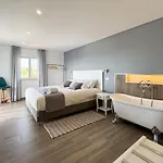 Вілла Nova En-suite Luxury, Private Pool, Sea View *